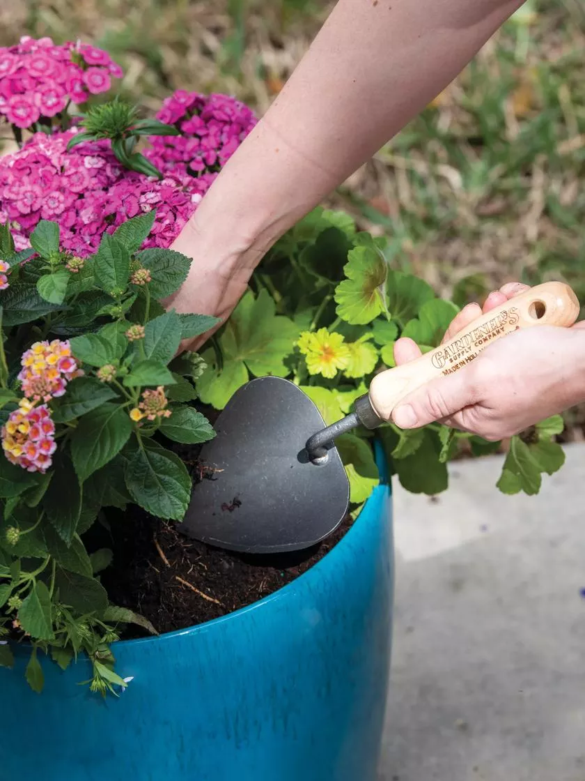 Gardener’s Lifetime Potting Trowel