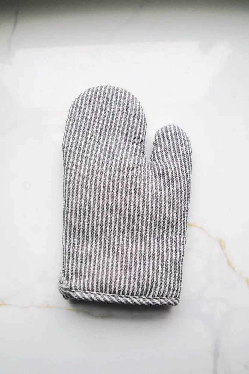 Simple Stripe Oven Mitt